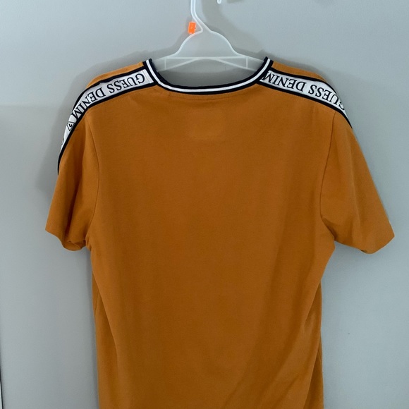 Large Guess T-Shirt - Picture 2 of 4